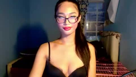 missminervaa online show from July 27, 10:21 am