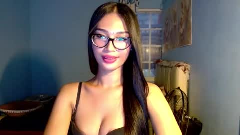 missminervaa online show from July 29, 8:38 pm