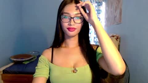 missminervaa online show from July 31, 7:03 am