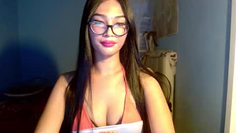 missminervaa online show from August 3, 2:35 pm