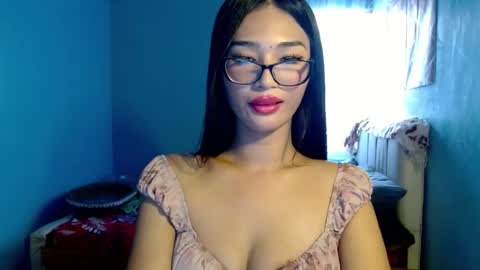 missminervaa online show from August 5, 5:49 am