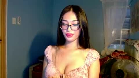 missminervaa online show from August 6, 3:11 pm