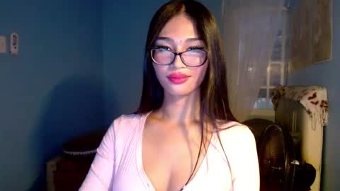 missminervaa online show from August 7, 7:36 pm