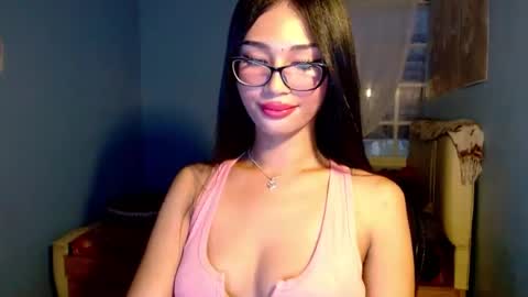 missminervaa online show from August 13, 3:59 pm
