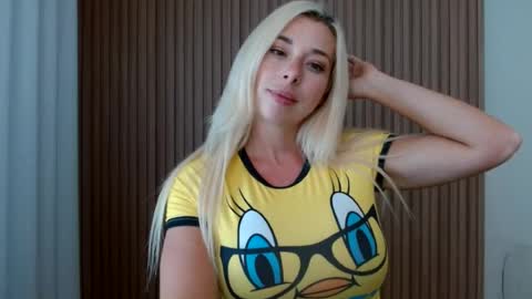 Riley  online show from August 11, 7:49 pm