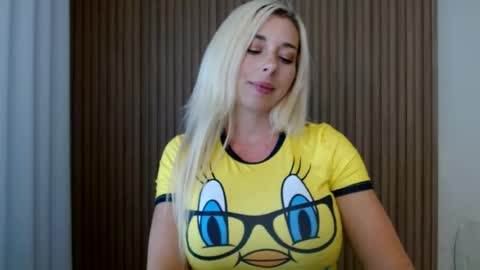 Riley  online show from August 11, 8:55 pm