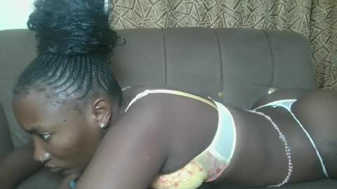 pretty gal online show from August 5, 1:36 am