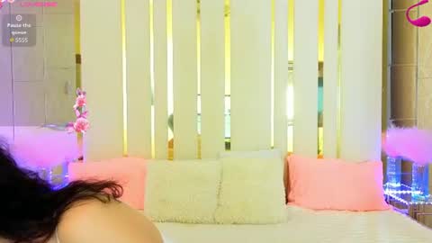 missrossi online show from August 6, 1:37 am