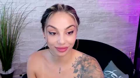 Sienna online show from August 10, 11:00 am