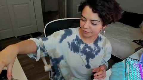 the girl with the calico pussy online show from August 12, 7:43 am