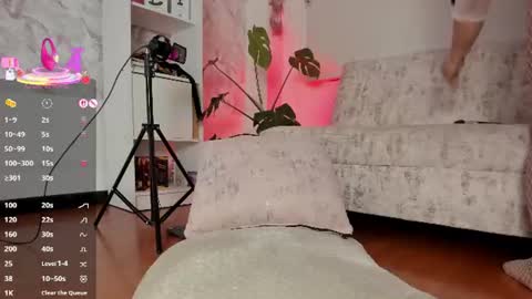 Pau OFmissweetpeach online show from August 11, 6:15 am