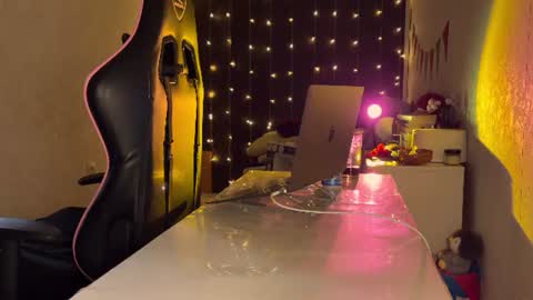 misswishh online show from July 19, 6:32 pm