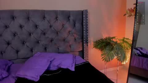 Miss online show from August 11, 12:45 am