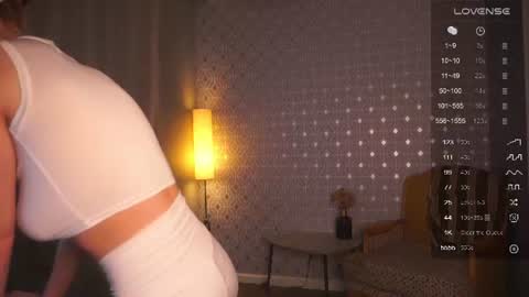Mia online show from June 21, 7:04 pm