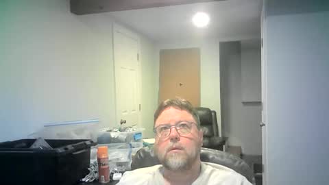Mr. Happy online show from April 4, 5:33 am