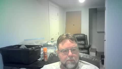 Mr. Happy online show from April 4, 5:45 am