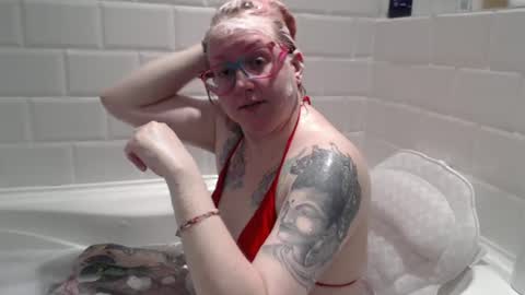 Crazy Canadian Snake Lady online show from September 8, 3:57 am
