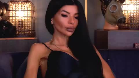Elenia online show from July 8, 10:30 am
