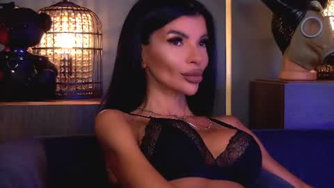 Elenia online show from July 16, 1:01 pm