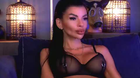 Elenia online show from August 11, 11:56 am