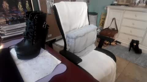 mistressnamora online show from August 1, 7:47 am