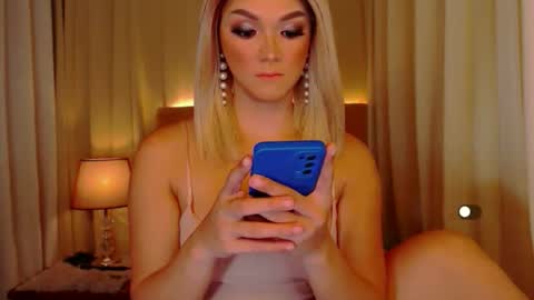 Leah online show from May 11, 1:24 pm