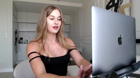 mistressuniverse online show from July 14, 11:24 am