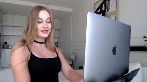 mistressuniverse online show from August 25, 12:45 pm