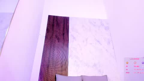 mistt_miaa online show from August 8, 11:38 pm
