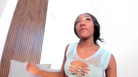 mistt_miaa online show from August 11, 11:07 pm
