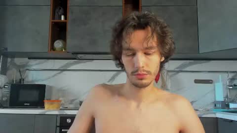 MitchelKurse online show from August 8, 1:33 pm