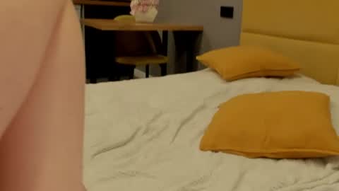 The girl is a mystery online show from August 8, 8:31 pm