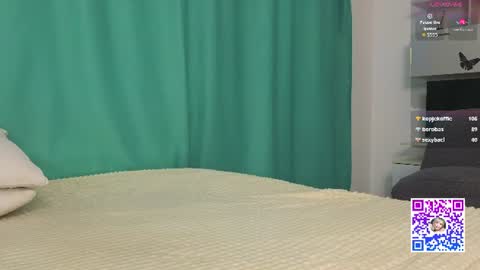 molliblum online show from August 8, 4:29 pm