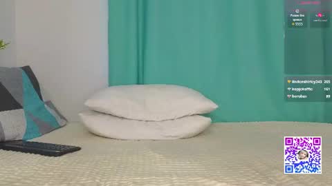 molliblum online show from August 8, 5:35 pm