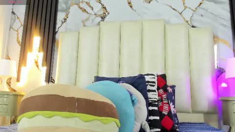 Hey Guys  Im Mollie online show from August 12, 4:42 pm
