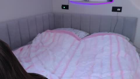 Yumi online show from August 8, 4:01 am