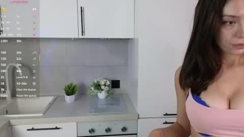 Yumi online show from August 15, 10:52 am