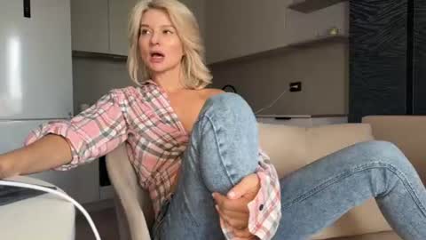 Molly online show from August 12, 6:49 am