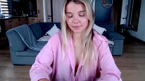 Molly online show from March 4, 12:58 pm