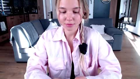 Molly online show from March 11, 1:19 pm