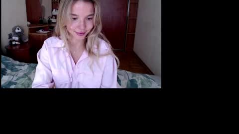 Molly online show from April 2, 10:56 am