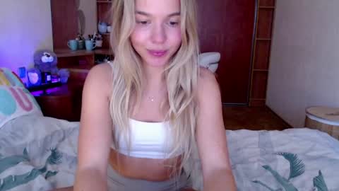 Molly online show from April 7, 2:44 pm
