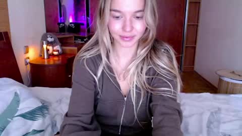 Molly online show from April 20, 3:10 pm