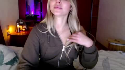 Molly online show from April 20, 4:16 pm