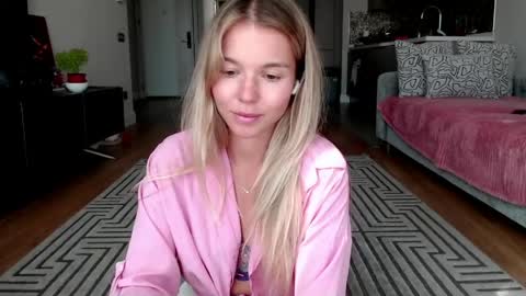 Molly online show from June 6, 1:50 pm
