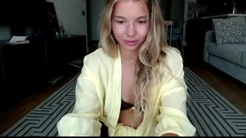 Molly online show from June 20, 10:59 am