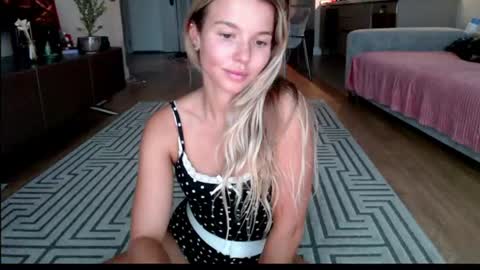 Molly online show from August 6, 3:55 pm