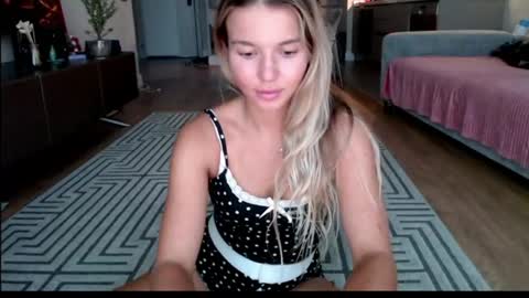 Molly online show from August 6, 4:06 pm