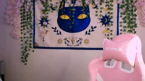 molly_kisss online show from May 27, 8:05 am