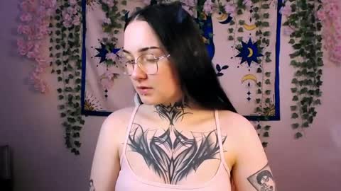 molly_kisss online show from June 3, 7:56 am